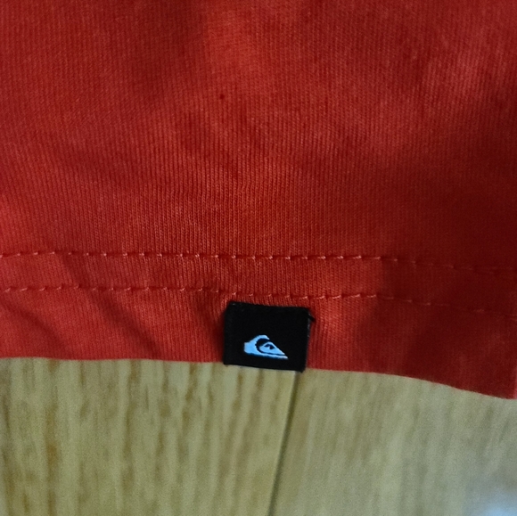 Quiksilver Youth 2 Pack Top Set: Tshirt and Tank top, XL (14/16), Black and Red - Picture 3 of 12